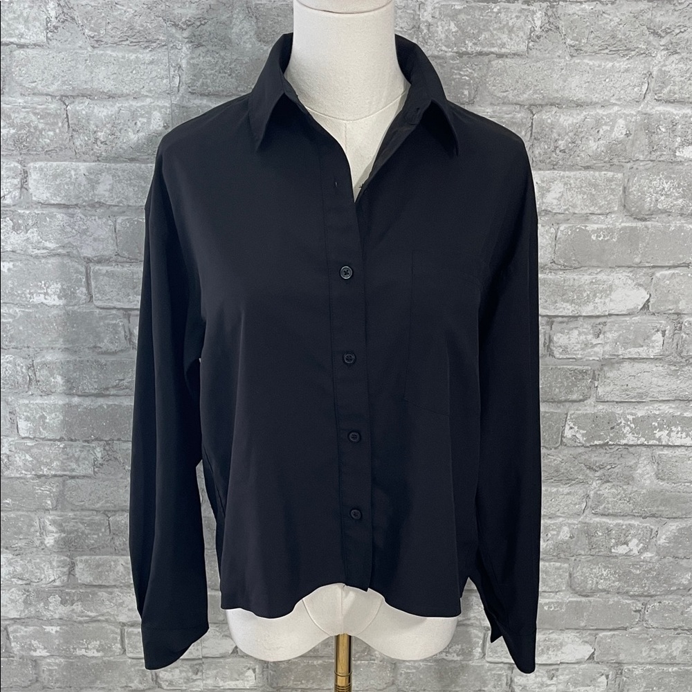 Athleta Black Cropped Stretch Tech
Top